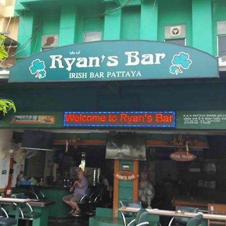 Ryan'S Bar Hotel Pattaya Exterior photo