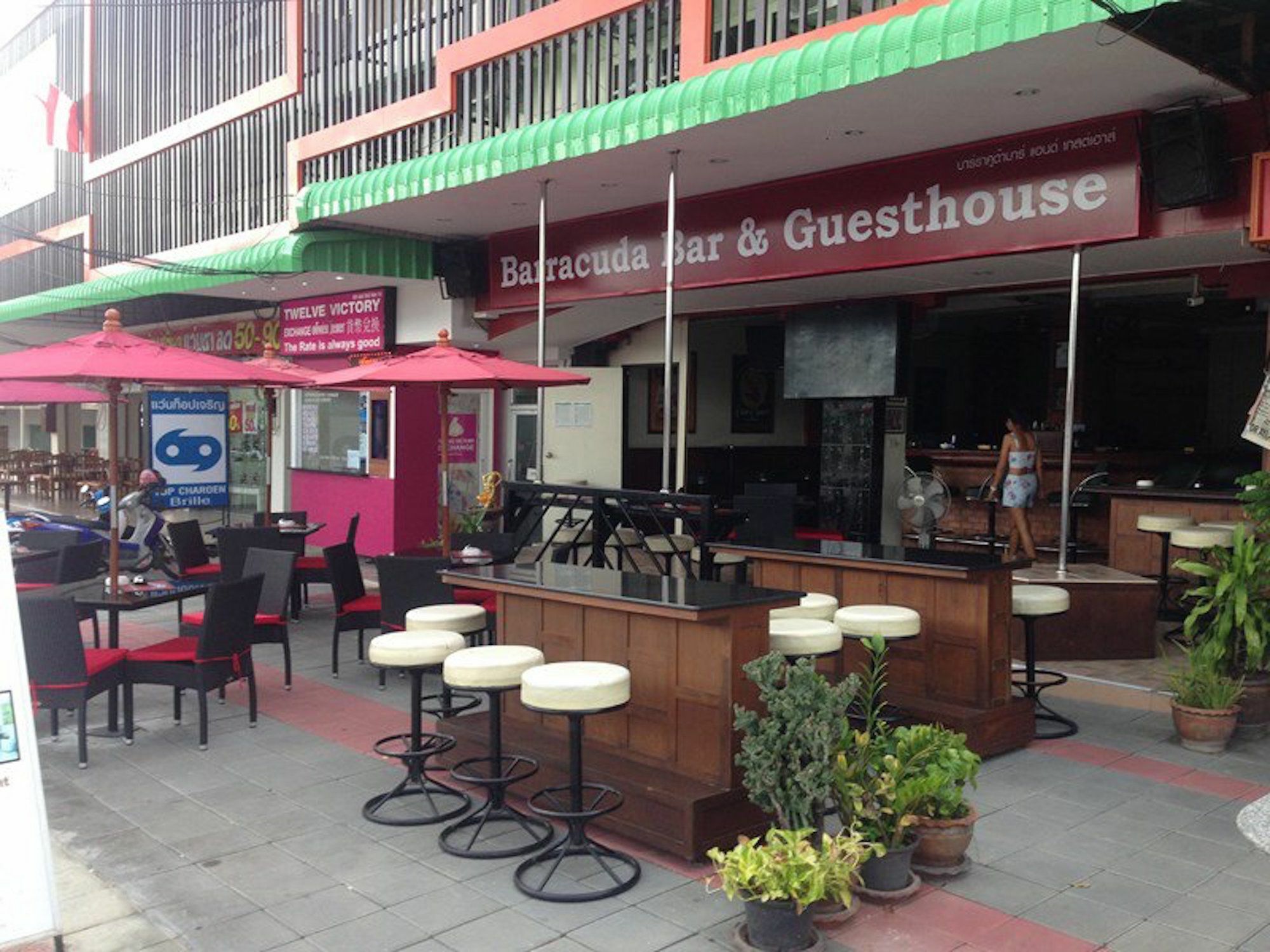 Ryan'S Bar Hotel Pattaya Exterior photo